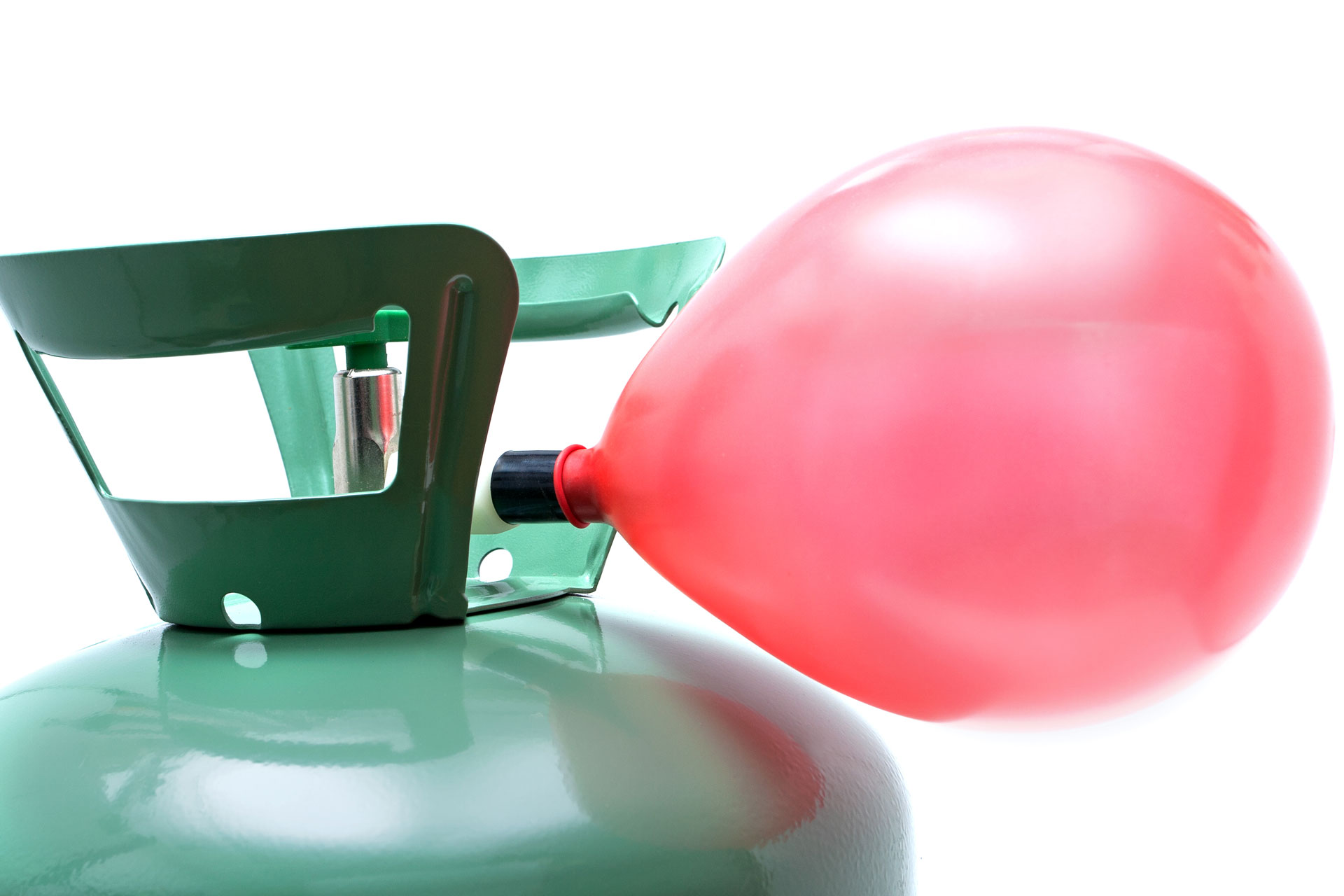 Helium gas cylinder and balloon